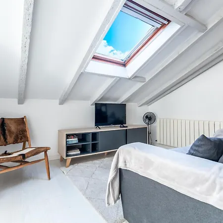 New And Bright Puertochico Attic Апартаменты *